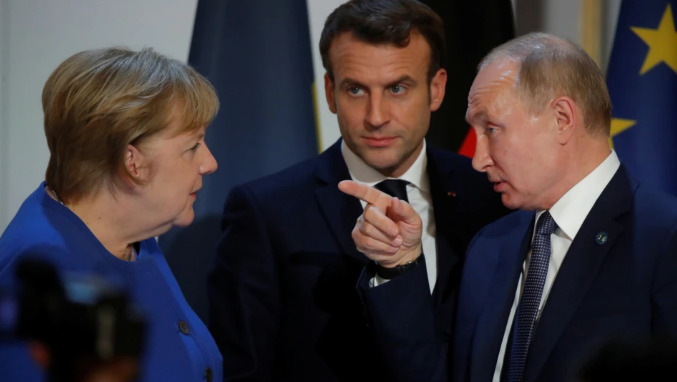 Меркель и Макрон попросили Путина сохранить здоровье Навального