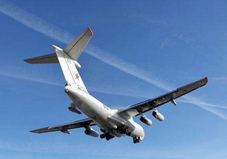 Самолет-заправщик Ил-78 готовится к аварийной посадке в Жуковском