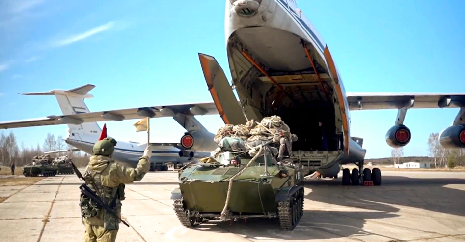Россия начала отвод войск от границ с Украиной