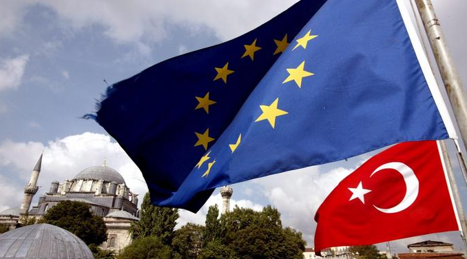 Европарламент предложил приостановить переговоры о вступлении Турции в ЕС