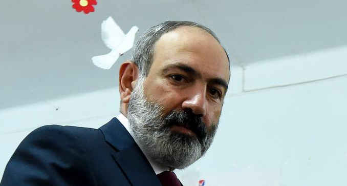 Армения: Пашинян заявил о "стальной" революции, оппозиция - о фальсификациях