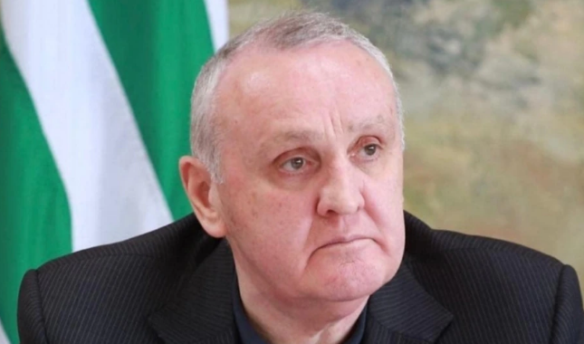 Абхазский премьер Александр Анкваб вакцинировался от коронавируса