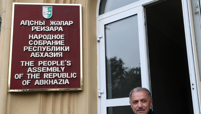 Жаркие споры в абхазском парламенте: заседание сессии не состоялось
