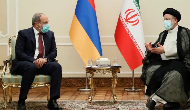 Никол Пашинян прибыл в Тегеран, встретился с Ибрахимом Раиси