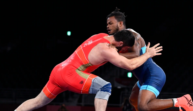 Депутат Госдумы подарил миллион долларов олимпийскому чемпиону