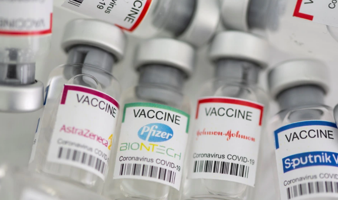 Британские СМИ: агенты РФ похитили данные о вакцине AstraZeneca