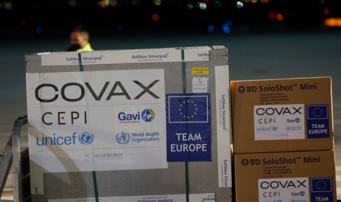 Оксфордский словарь назвал vax словом 2021 года