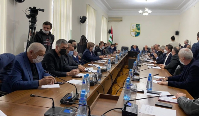 В абхазском парламенте обсуждают «системный кризис правоохранительной системы»