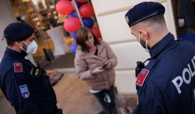 В Австрии хотят ввести штраф в 7200 евро за отказ от вакцинации