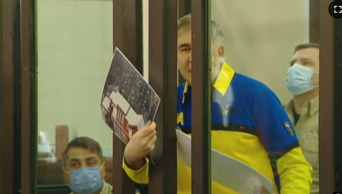 Михаил Саакашвили спел гимн Украины на суде