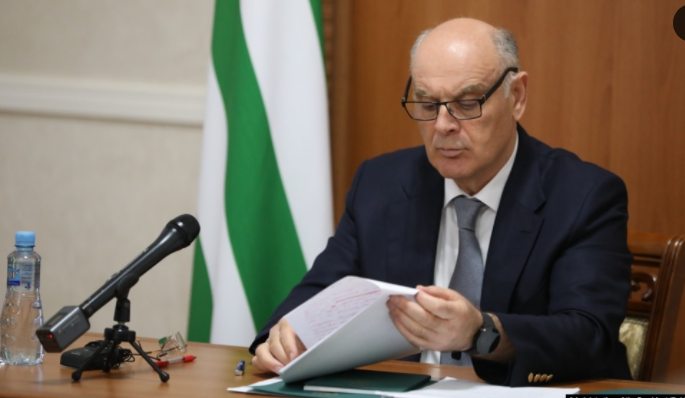 Аслан Бжания освободил от должности министра культуры