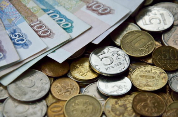 Центробанк РФ повысил курс доллара и евро более чем на 6 рублей