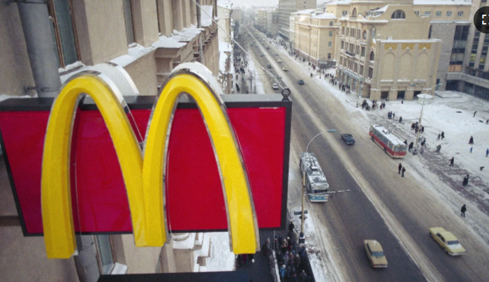 McDonald's, Starbucks и Coca-Cola приостанавливают работу в России