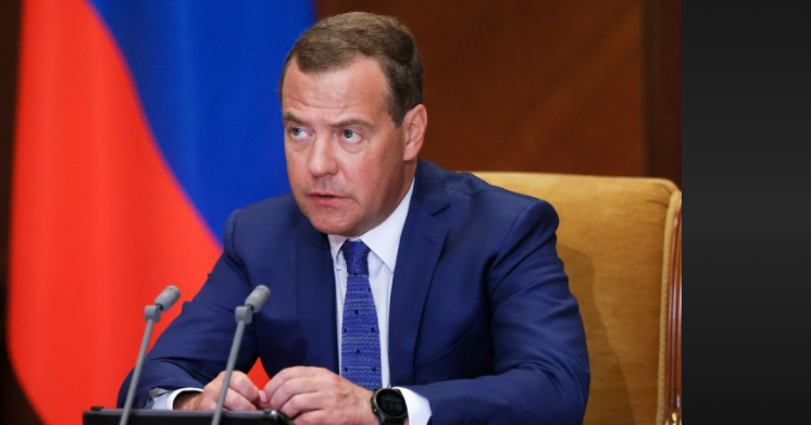 Медведев: правительство готовит меры по банкротству уходящих из России компаний