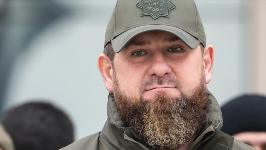 Фонд Кадырова подарил лидерам сепаратистов Донбасса бронированные внедорожники