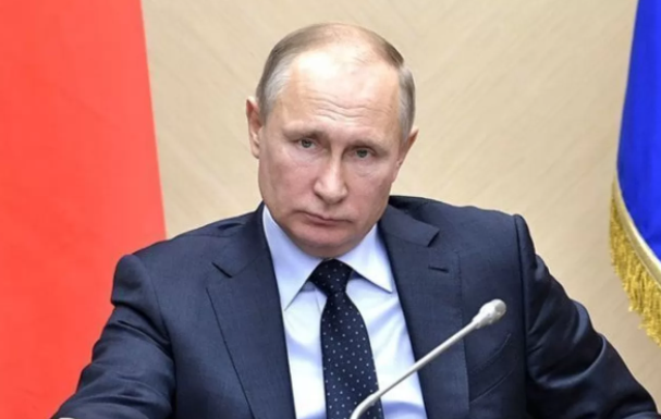 Путин поручил перевести в рубли газовые контракты с недружественными странами