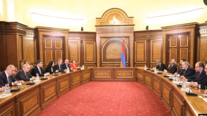 Шалва Папуашвили встретился с Николом Пашиняном