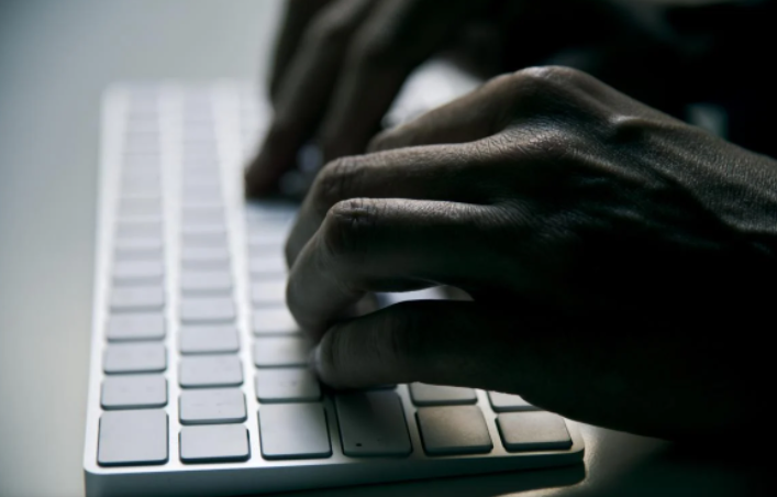 Хакеры Anonymous взломали банк в РФ: обещают "слить" 800 гигабайтов данных