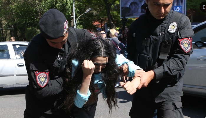 На акциях протеста в Ереване задержали 414 человек