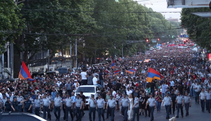 Оппозиция продолжила акции протеста в Ереване