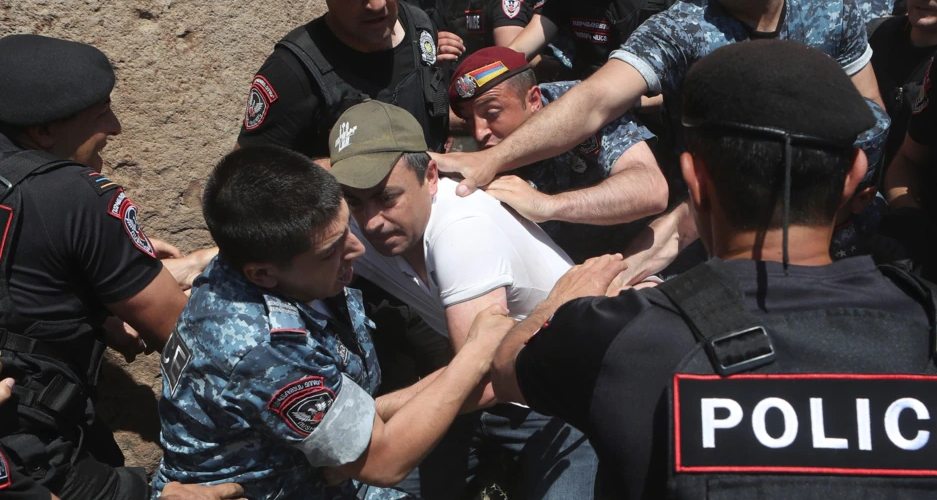 На акции протеста в Ереване задержаны более 100 демонстрантов