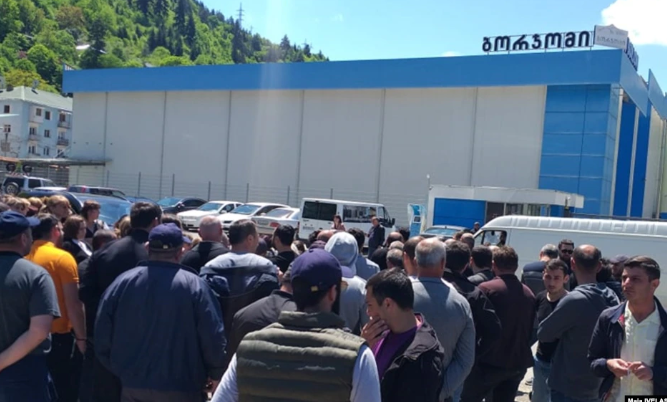 Работники заводов «Боржоми» начали бессрочную акцию протеста