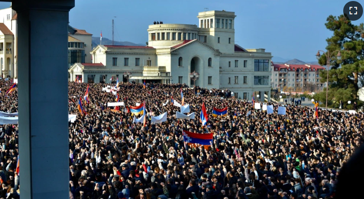 Жители Карабаха на митинге призвали открыть Лачинский коридор