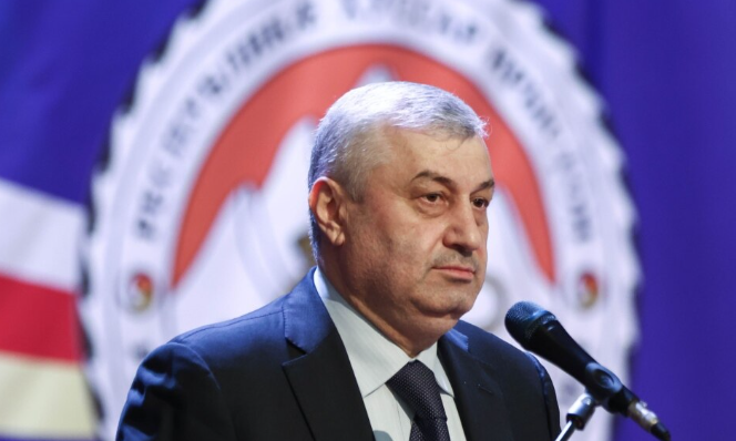 Кокойты критикует Гарибашвили, но говорит о «благоразумии» властей Грузии