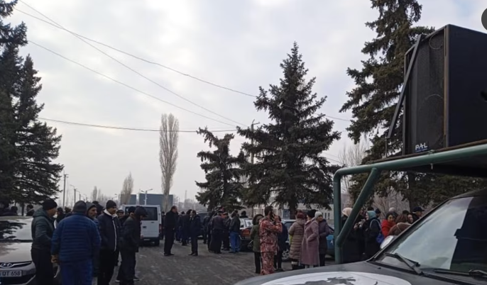 В Армении активисты вновь протестуют возле российской военной базы