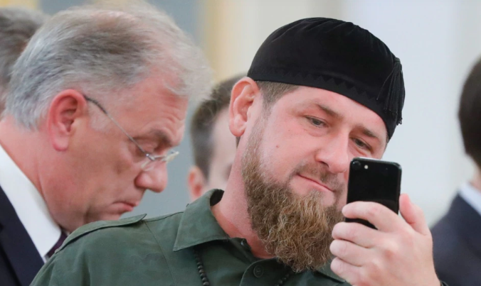 За подписку на семью Кадырова в инстаграме разыграют мерседес и айфоны