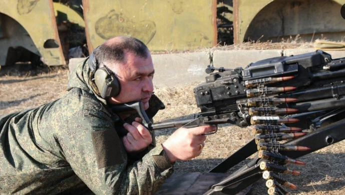 Югоосетинский президент посетил военный полигон Минобороны
