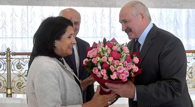 Зурабишвили обвинила Лукашенко в нарушении суверенитета Грузии