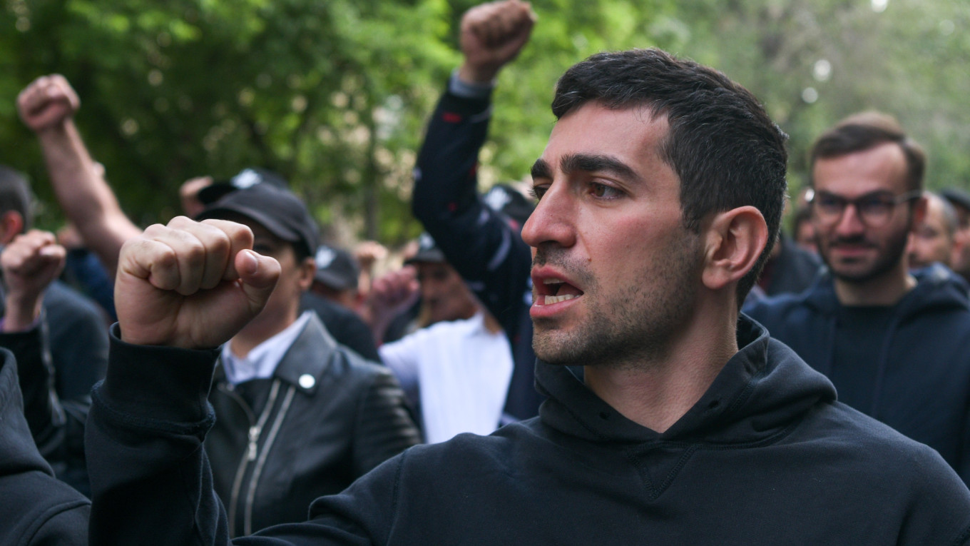 ფაშინიანმა სომხეთში არეულობების მოწყობაში პუტინის მეგობარი დაადანაშაულა