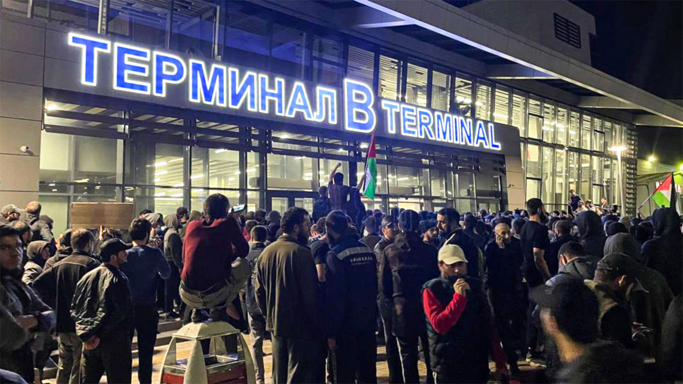 Кремль обвинил Запад в организации антисемитских погромов в Дагестане
