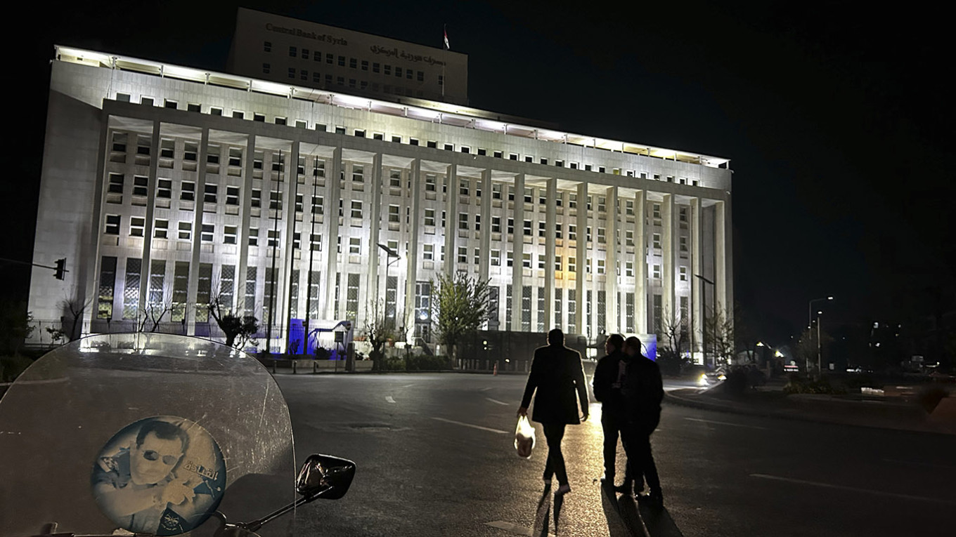 Россия отправила самолет с деньгами новым властям Сирии