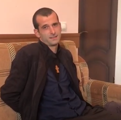 "მტრობას არ უნდა ვზეიმობდეთ!": ქართველმა გალში აფხაზური დროშა დაწვა (ვიდეო)