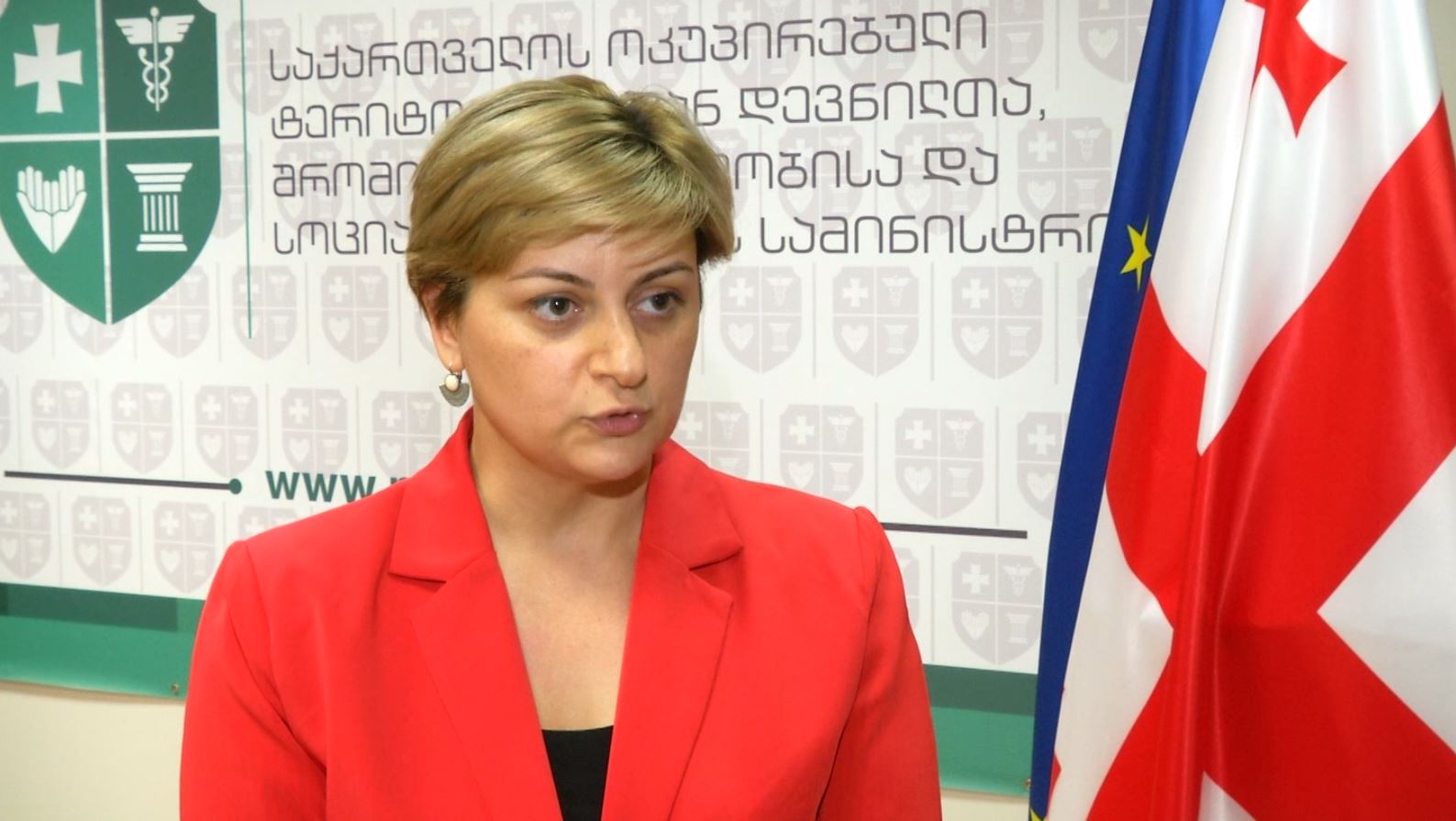 "მოქალაქეებს ბავშვებისთვის განკუთვნილი 200-ლარიანი დახმარების მისაღებად რეგისტრაციაზე ფასიან მომსახურებას სთავაზობენ. ეს არის კრიმინალი და შესაბამისი რეაგირება მოხდება"