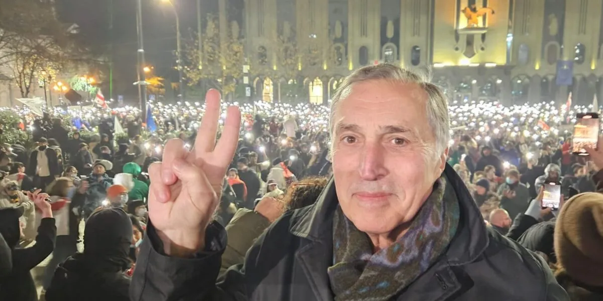 Оперного певца Паату Бурчуладзе оштрафовали после протестного марша на юбилей
