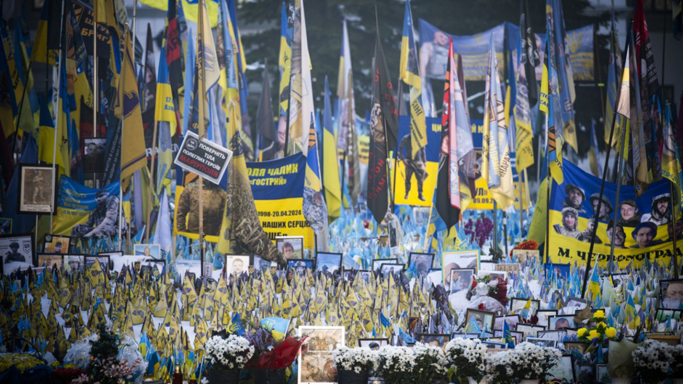 Почти 80% украинцев готовы сопротивляться миру на российских условиях
