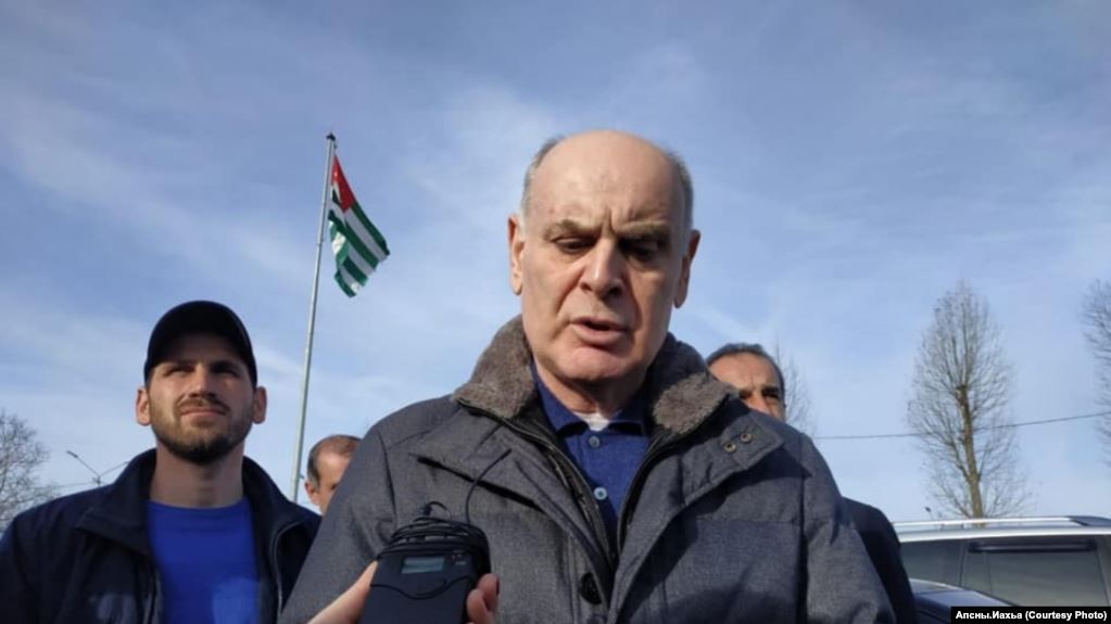 აფხაზეთის დე ფაქტო პრეზიდენტობის კანდიდატი მოწამლვის ნიშნებით საავადმყოფოშია