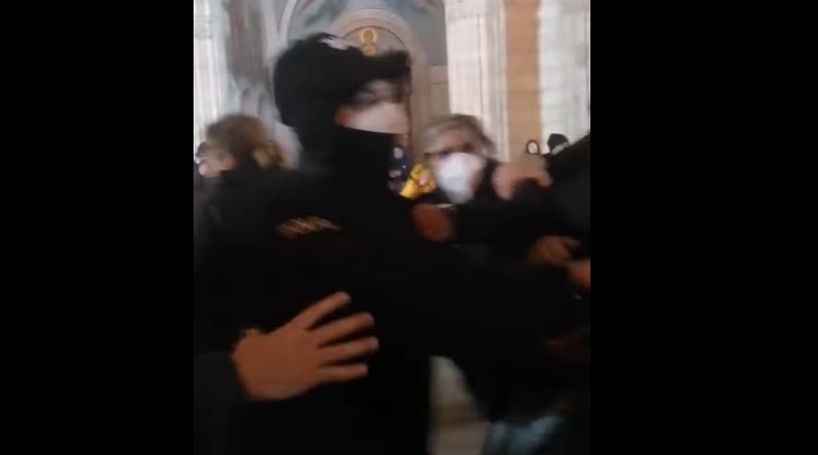 სპეცრაზმელმა „აქცენტის“ ჟურნალისტს, დიანა მუსელიანს პროფესიული მოვალეობის შესრულების დროს ხელი კრა და ტელეფონი დააგდებინა