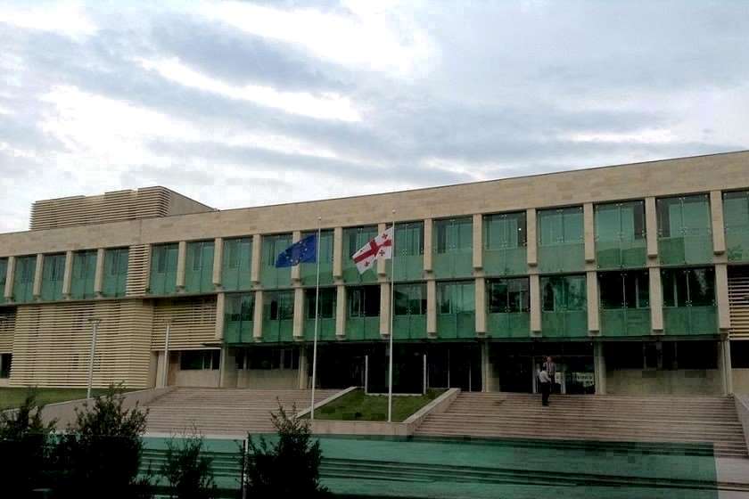 სახელმწიფო უსაფრთხოების სამსახურის შენობაში თანამშრომელი გარდაცვლილი ნახეს