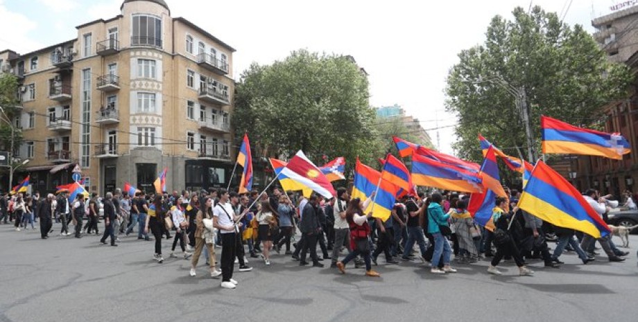 Протестующие против делимитации границ на северо-востоке Армении идут на Ереван