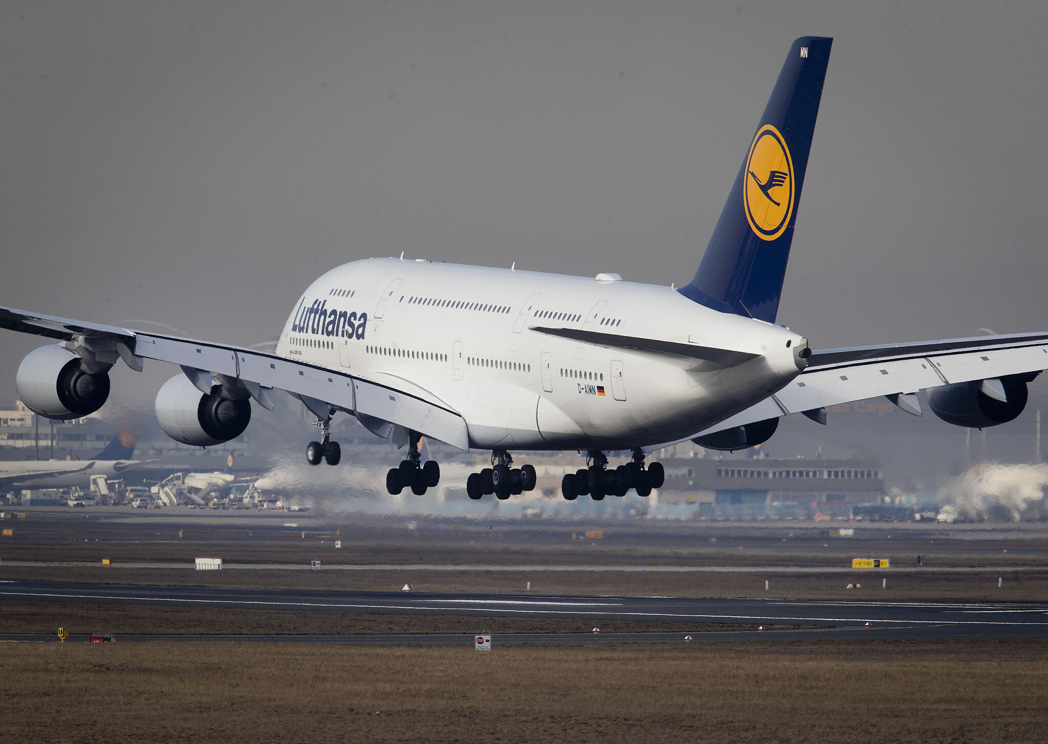 Lufthansa-მ თეირანში ფრენები შეაჩერა