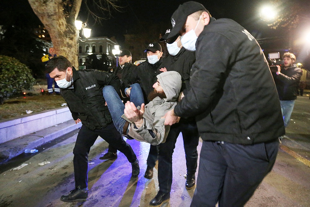 Несколько демонстрантов были задержаны на проспекте Руставели в Тбилиси