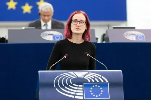 Евродепутат Грегорова советует оппозиции приступить к работате в парламенте