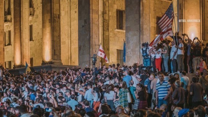 მოქალაქეები თავისუფალ სამყაროს“დემოკრატიის დასაცავად” პეტიციით მიმართავენ