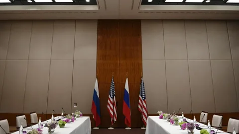 Дипломаты РФ, США обсуждают двусторонние отношения в Стамбуле