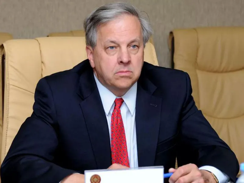 იან კელი: "საქართველოს ხელისუფლება ხალხს ცრუ არჩევანის წინაშე აყენებს"