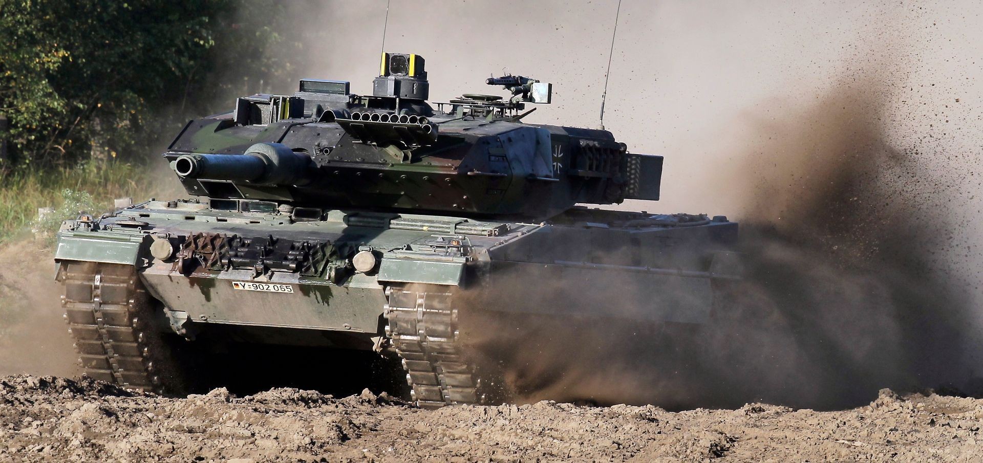 უკრაინელმა ჯარისკაცებმა Leopard 2–ებზე წვრთნა დაიწყეს